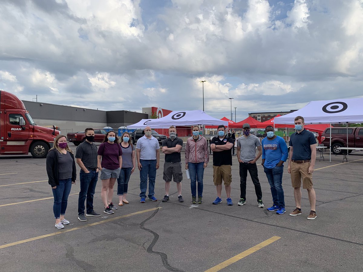 smdubs's tweet photo. @Target with an Amazing volunteer event at Lake ST. Over 780 community members came to receive groceries &amp; other essential items. They were not only thankful for the items but so grateful for the decision Target made to rebuild! #worksomewhereyoulove #AP https://t.co/vZEKSKf5Jy