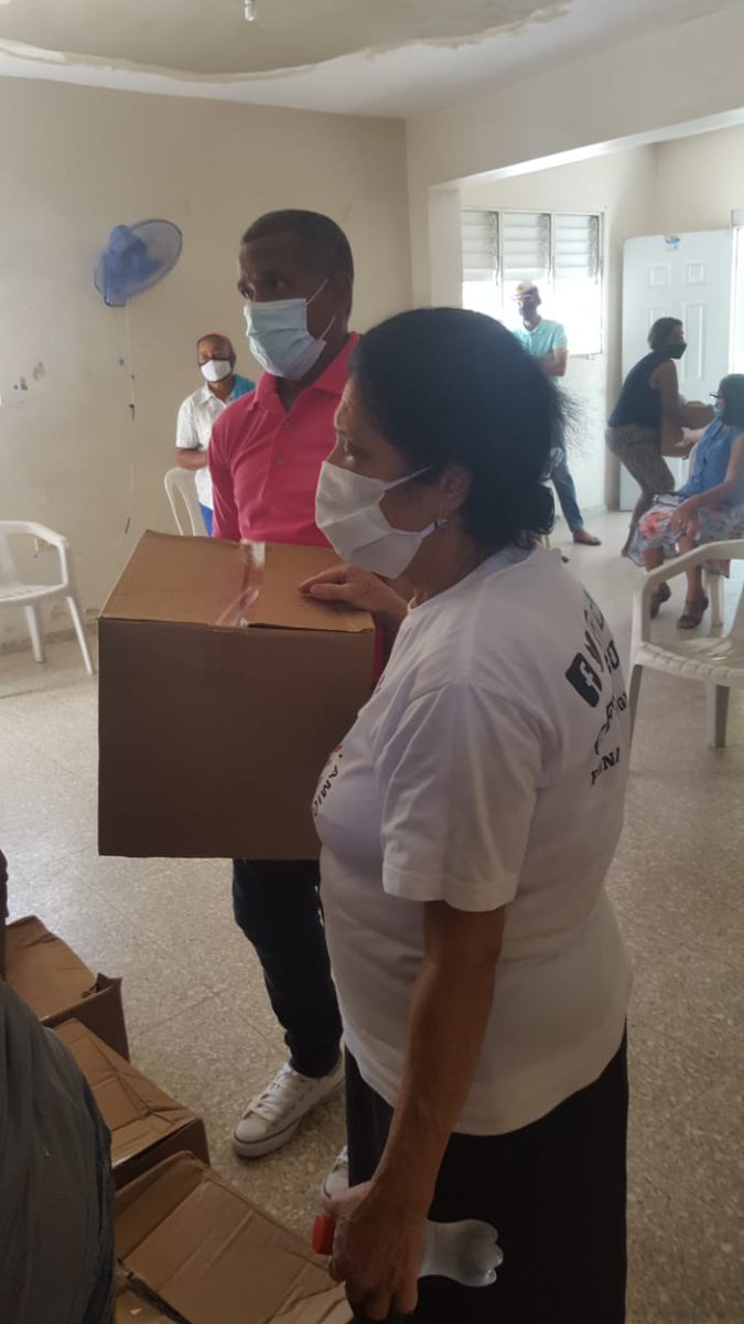 funabuelo's tweet photo. GRACIA A CAJA DE ESPERANZA POR TENER A NUESTRO ADULTOS MAYORES PRESENTE CON LA ENTREGA DE CAJA DE ALIMENTOS PARA EL HOGAR https://t.co/RljMSEcjJy