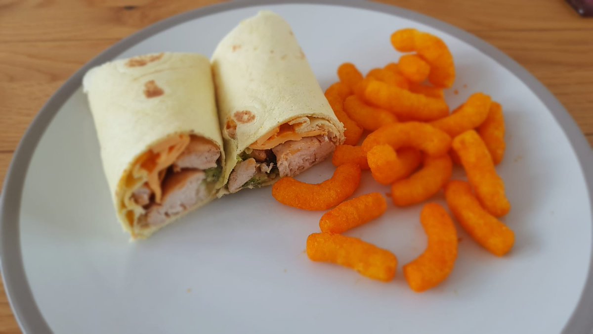 MonLunchFellows's tweet photo. JK: This week for #fellowship was buffalo chicken &amp; avocado brioche wrap with flaming hot Wotsits from @walkers_crisps 

Not my best wrap job as the chicken wasn't freshly cooked today.

First try of a brioche wrap was ok - not much different than a normal tortilla tbh.

6/10 https://t.co/9eCM8JFNQ3