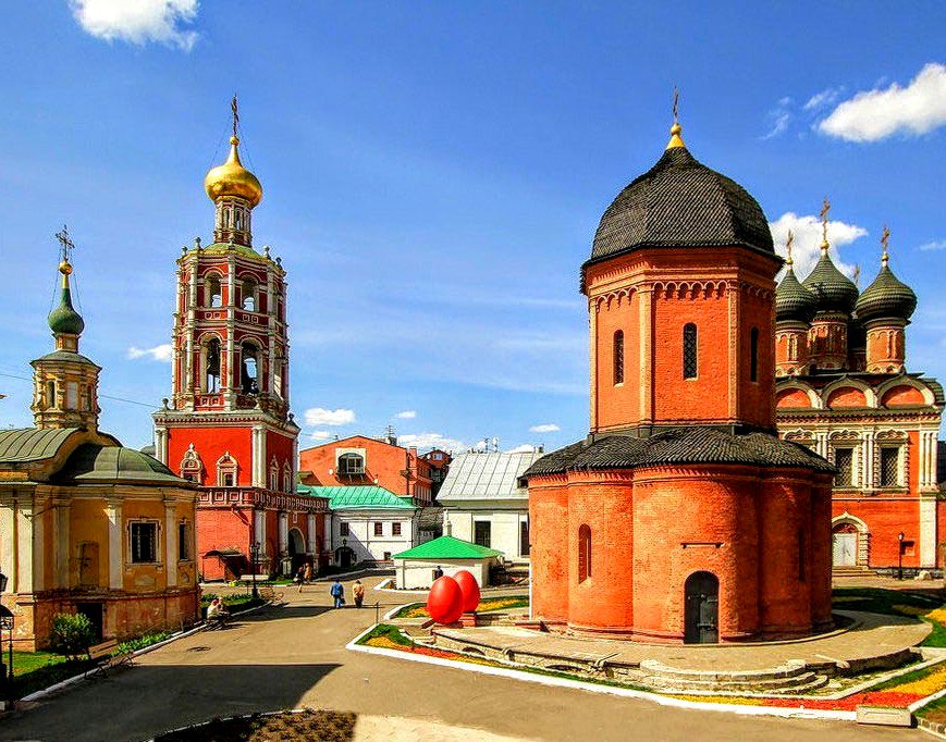 vozvr's tweet image. 100 ЗНАМЕНИТЫХ МОНАСТЫРЕЙ
38 Высокопетровский монастырь
      1377 г. Москва. 
@history_RF  #СТОМОНАСТЫРЕЙ
Обитель со сложной судьбой: опустошена поляками в 1611, в 1812 здесь расположилась французская кавалерия, а в 1929 устроили ремонтный завод. Шедевр нарышкинского барокко.