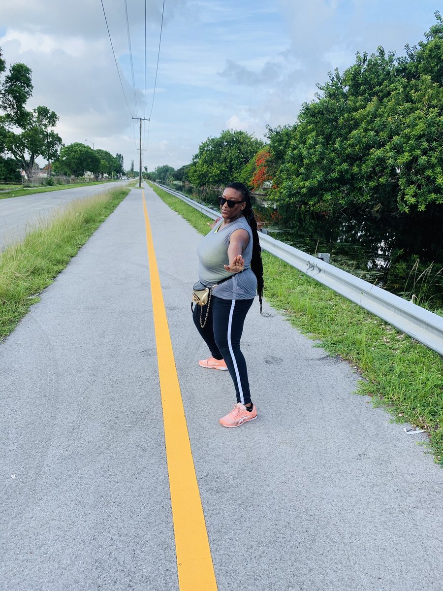 iamLaShannon_'s tweet photo. Socially distanced + physically fit! πͺπΎ Morning workout β
____
#GoodSuccessMonday #teamfit #teamhealthy #healthiswealth #moveyourbody #curvyfit #dailymotivation #workpraylove #NotYourAvgModel https://t.co/up03DR7ydE