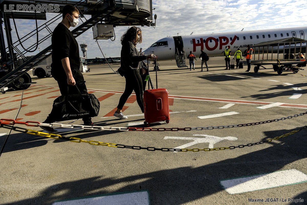 MaximeJegat's tweet photo. Reprise des vols passagers commerciaux à l'#aéroport de #Lyon #SaintExupery
#AirFrance #HOP #LYS #Satolas #reportage @Le_Progres https://t.co/d7FvRD1PVa