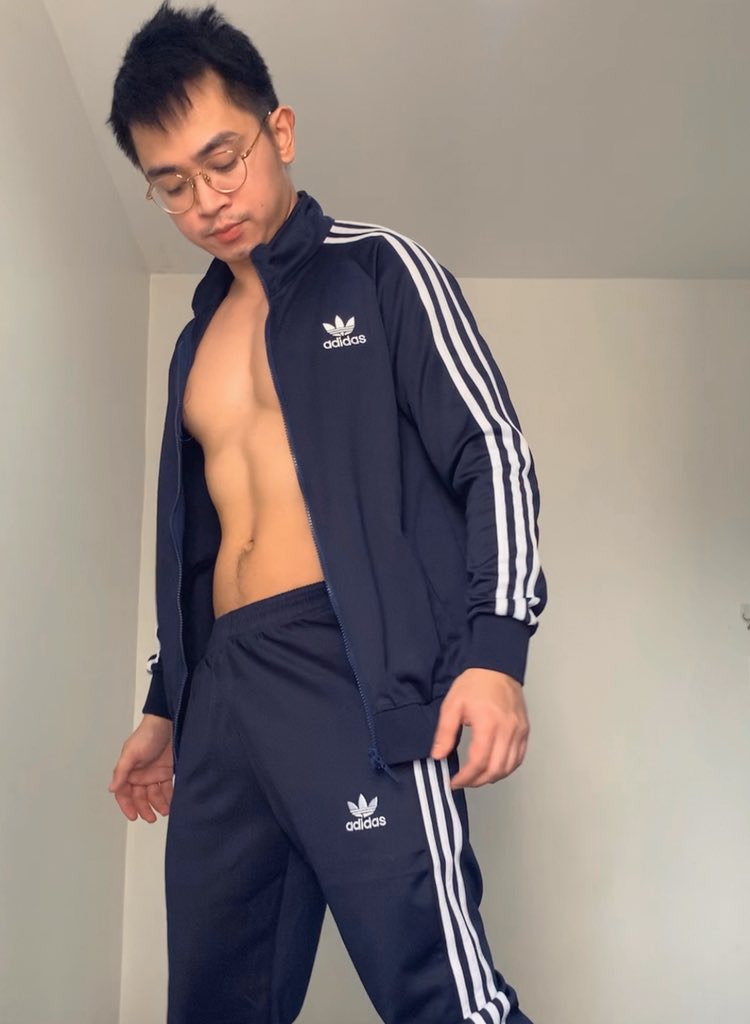 favoritekevin's tweet photo. Just helping a friend promote his business in my own special yet crazy way. Check tee_sportswear on instagram for hot gym clothes. (cute guy not included) https://t.co/WD85wZMcuw