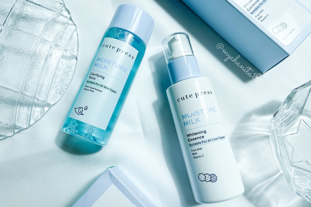 mychanita's tweet image. สองสิ่งนี้ของ Cutepress คือดีมาก โทนเนอร์มีสารสกัดของวิทช์เฮเซลช่วยบำรุงผิวให้ชุ่มชื่น ใช้แล้วผิวไม่แห้งตึง ส่วนไวท์เทนนิ่งสารสกัดหลักคือวิตามินC,AHA,BHA ใช้แล้วหน้าขาวกระจ่างใส ผิวดูสุขภาพดี ผิวแพ้ง่ายใช้ได้ #Cutepress #Moisturemilk #เซ็ตหน้านุ่มชุ่มชื่น #HowtoPerfect