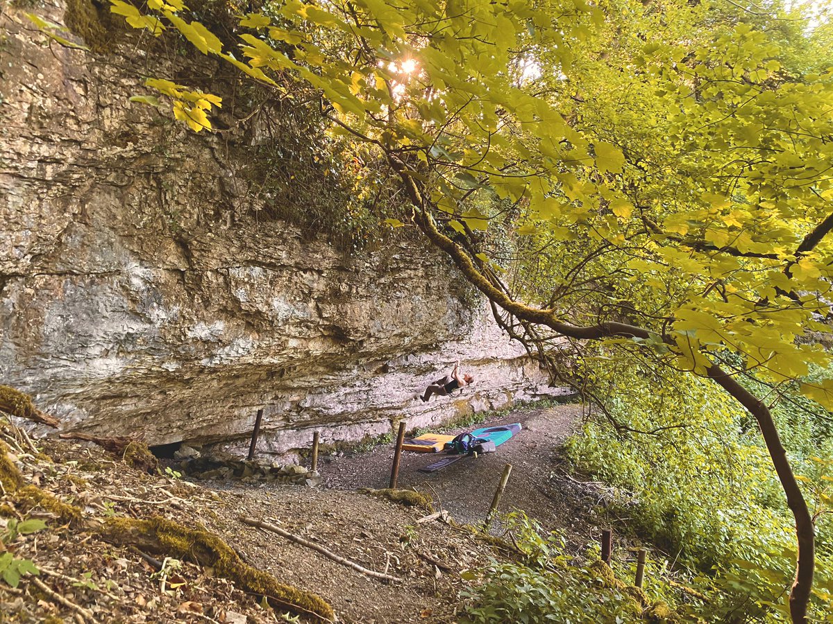 JulesLittlefair's tweet photo. Life still seems pretty weird right now, but I feel grateful to live near such good climbing in the peak. #wearerab #whyclimbskin #climbing #bouldering @rab_equipment @climbskin 📷 @slittlefair https://t.co/yzTSbCvUkY