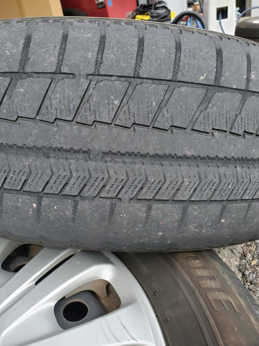 高速でパンクする