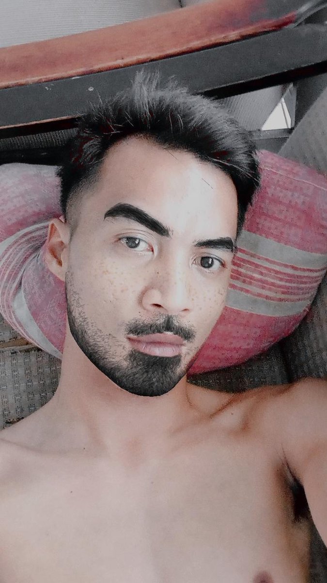 Masbennjo95's tweet photo. Bantal tanpa alas itu enak, kalau ngiler gak bekas. https://t.co/rwWUfh63yd