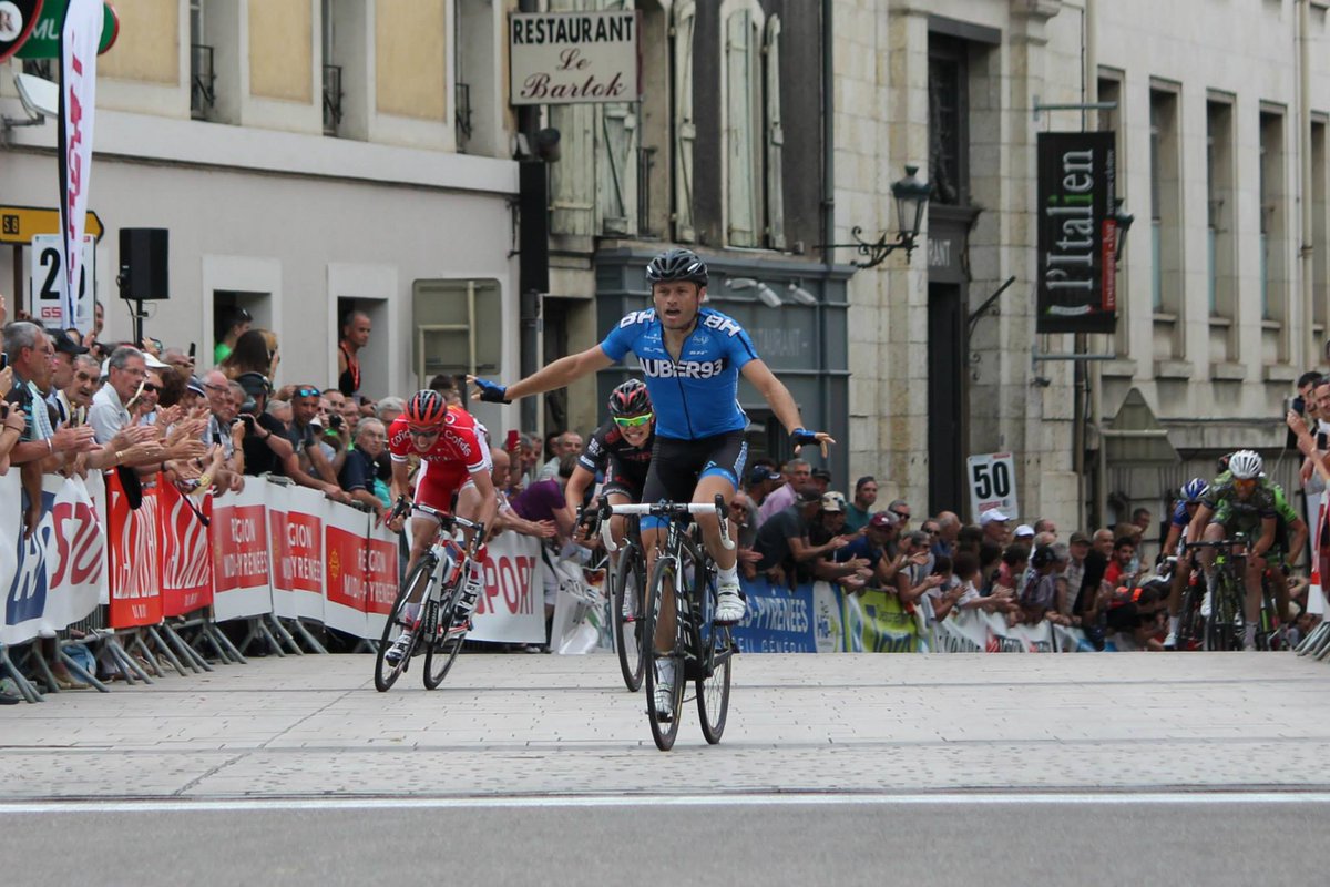 RouteOccitanie's tweet photo. ⏪ - #RDS2015 

"Et la victoire qui sourit à....à....à....à....mais c'est Steven Tronet qui gagne !" @GDiGrazia https://t.co/sCddq6cRzj