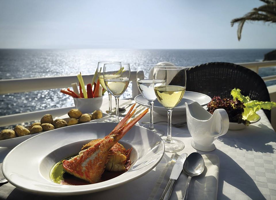 An der #CostaAdeje werdet Ihr sowohl die traditionelle, wie auch die #gourmet Küche genießen. #Gastronomie #WirSehenUnsBald ❤️ #Teneriffa #VisitTenerife  #WirKommenZurück #Kanaren #KanarischeInseln #SpanienWartetAufDich 
👉happystreets.org/copia-de-gastr…