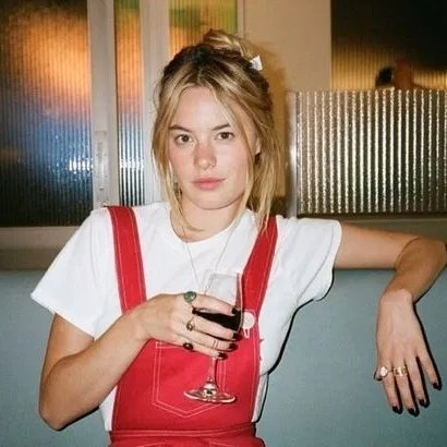 finqermonkey's tweet photo. camille rowe as netflix series/movies. https://t.co/fevDZdHb0R