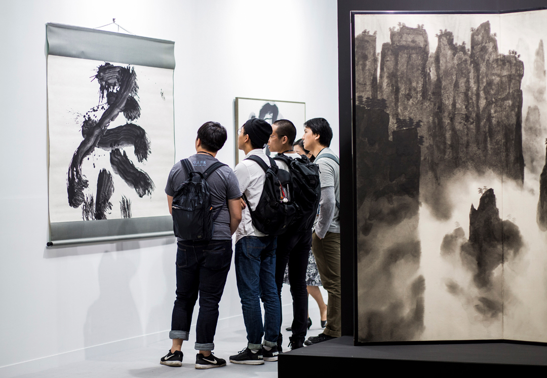 friezeofficial's tweet photo. Tomorrow at 1pm GMT, @SOAS are holding a panel discussion exploring how the Asian art world is responding to the challenges of COVID-19. https://t.co/CjnZvQmPF4 https://t.co/770M30HZ0Z