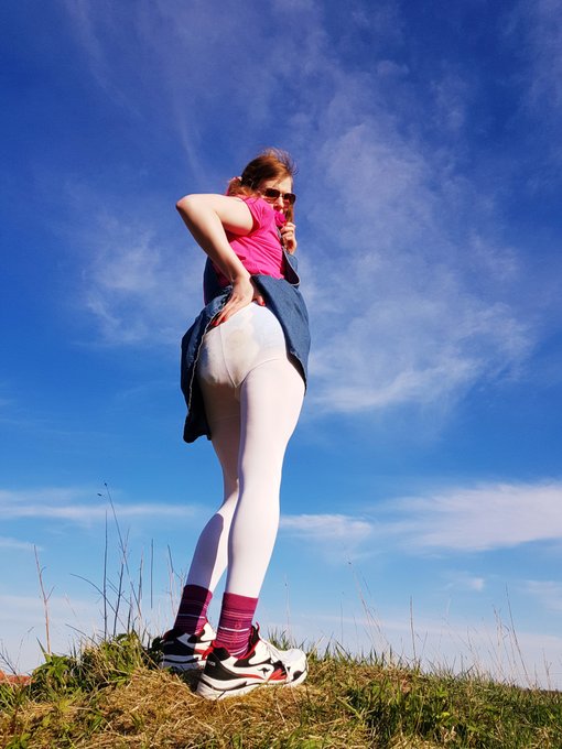 Queen of the hill!😁 #abdl #ageplay https://t.co/d0vOmVekPQ<a href="/tag/abdl"class="tags">#abdl</a><a href="/tag/ageplay"class="tags">#ageplay</a>