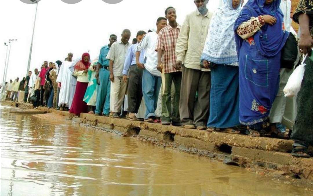 نتمنى الا نسمع هذا العام عبارة "فاجانا الخريف" التي طالما تعودنا سماعها طيلة عهد الرئيس المخلوع بعد دخول الخريف بأزماته المزعجة من هشاشة البنى التحتية والسيول وسوء التصريف والإختناق داخل العاصمة وإنتشار الامراض جراء توالد الحشرات ماناقصين كورونا وكوارث
#السودان_إستعدادات_الخريف