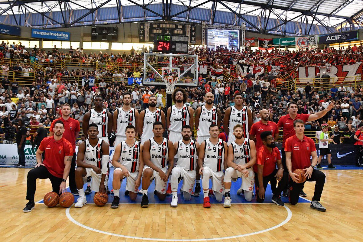 TimeFlamengo's tweet photo. Há exatamente um ano, o Flamengo venceu o Franca, fora de casa, por 81 a 72, fechou a série final em 3 a 2 e se sagrou hexacampeão do NBB! A Maior Torcida do Mundo invadiu o ginásio Pedrocão e fez uma grande festa! 🏆🏆🏆🏆🏆🏆 #ReisDaQuadra #FlaMemória https://t.co/TPrnKO8jiL