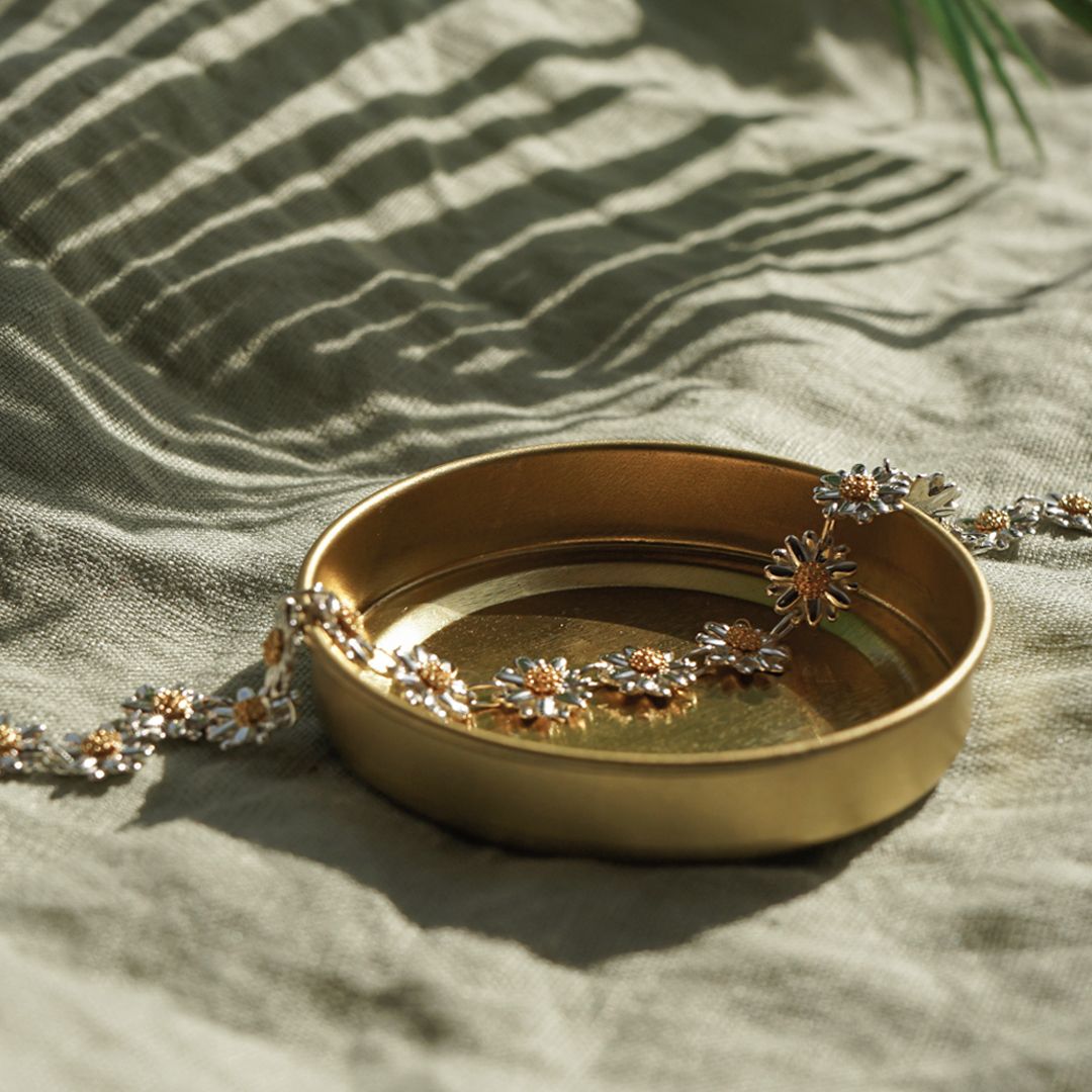 rubiroxjeweller's tweet photo. Our summer sale is slowly starting. First up is @Daisy_Jewellery - get 50% off selected pieces online, including 18 Daisy bracelet above - one of our faves 😍 #imwearingdaisy #ShopStamford #Supportyourlocaljeweller https://t.co/MeZIfYJ817