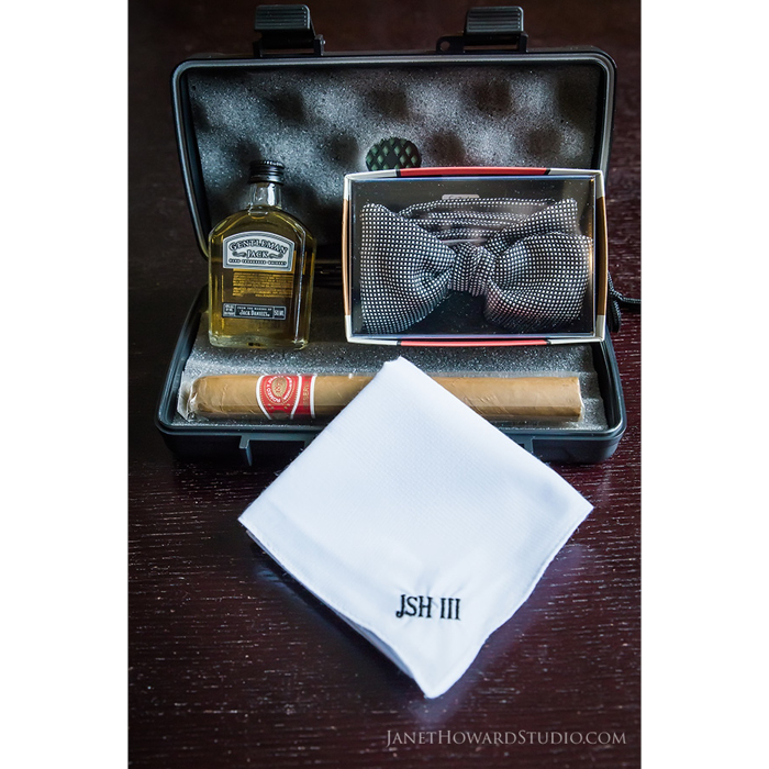 Still looking for the perfect gift for Father’s Day? Customize a gift box from The Modern Gent! Reach out for pricing &amp; options here: bit.ly/TMGCT

#fathersday #happyfathersday #fathersdaygiftideas #fathersdaygift #customgift #fathersdaygifting #shoplocal