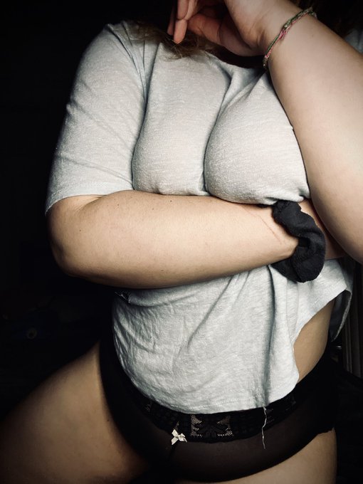 1 pic. Get 30 days absolutely free! https://t.co/SpUHFmsBNe See into the bedroom of the girl next door