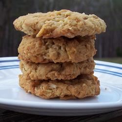 🍪 of the day | Ranger Cookies II
Recipe▪allrecipes.com/recipe/10819/
 Drop cookies with whole wheat flakes and coconut.
#cookieoftheday #cookies #recipes #baking