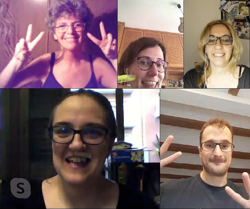 coralBRS's tweet photo. Dilluns d'assajos virtuals a #BRS.
A la foto, #contralts dient que a Barcelona ja estem a #fase2.
#joemquedoacasa #yomequedoencasa #Brsacasa #BRS #barcelona #barcelonarainbowsingers #lgtbq #queer #Chorus #Choir #coro #lgbtchoir #corolgbt #zoom #hangout #skype #assaig #jitsi https://t.co/70BNDyDf8l