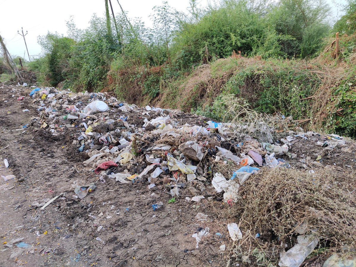 sainiravish's tweet photo. @CollectorBharch Few weeks back this Kachra pushed in to nala which is along side. 
Now cleaning of nala is in process &amp; dumped back to side of road.
This is called @swachhbharat of Bharuch

@pkumarias
@CMOGuj 
@narendramodi 
@mansukhbhai_mos 
@dushyant1965 https://t.co/8Gi3PmIHPk