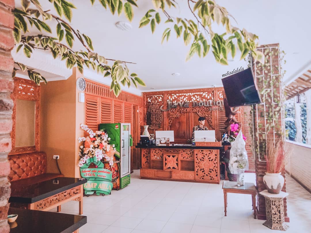 Rekomendasi hotel di MALANG &amp; BATU yang uwu untuk staycation (all photos are mine) 🥰🥰🥰

a thread

1. JAVA BOUTIQUE HOTEL

Kenapa? Karena start 300K/malam udah dapat KING KOIL BED 😍😍
Lokasinya di Klojen, di tengah kota banget!!
melisalalala.com/2019/03/16/jav…