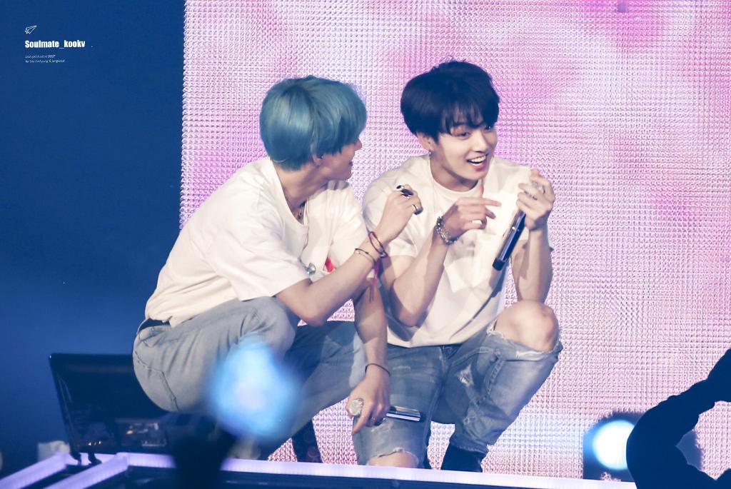 Strwberry_R9597's tweet photo. [HD] 190112 LYS in Nagoya
Strawberries 🍓

#TAEHYUNG #BTSV #JUNGKOOK
#JK #V #태형 #정국 #뷔 #뷔국 #국뷔 #taekook #kookv #vkook #kv 
#방탄소년단 #BTS @BTS_twt https://t.co/0xELkZvWoO