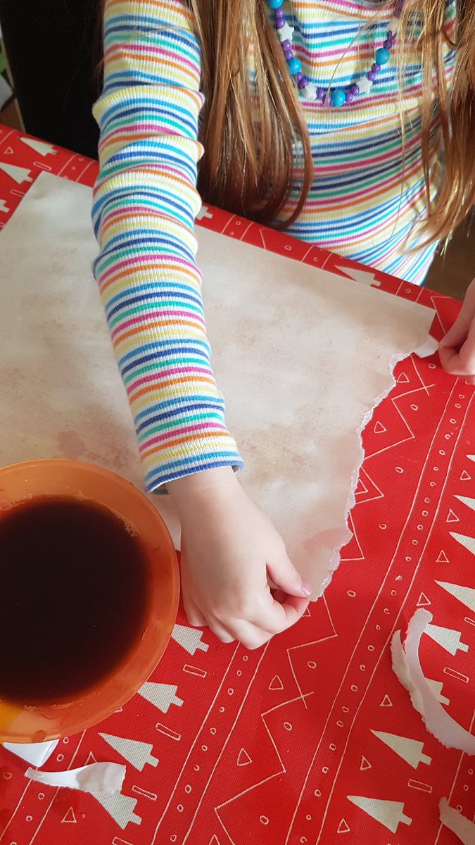 EveReyn12's tweet photo. @WhiteCourtScho1 @MrsGoodwin16 Treasure map making. https://t.co/rQB97rcRlB