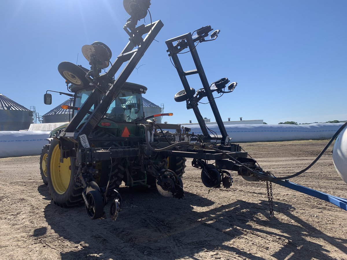 LeflerMyles's tweet photo. 40 ft dalton bar with 8 Yetter magnums. $15000 takes it. Very few acres threw it maybe 2000. 1309 337 1518 Call me lets make a deal. RTs Appreciated https://t.co/hLZOrCtXIS