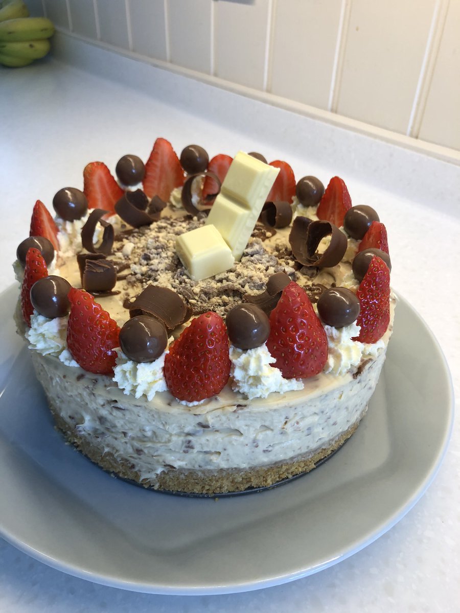 beauty_wishes19's tweet image. @ElginAcHE Holly W S2 Malteser Cheesecake.... can’t wait to have a try later 😋