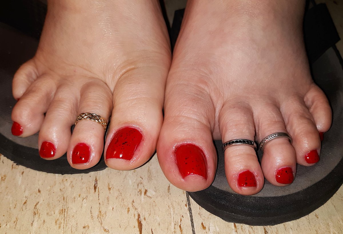sexitoes1's tweet photo. @barefootwhtgrls
https://t.co/HFSCqzPmJw
#maturefeet
#cumgetsum #higharches #longtoes #footporn #footfetishnation #ohiofeet #oiledfeet https://t.co/D5gslwVoc3