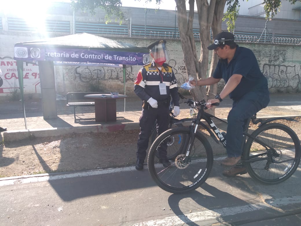 5Poniente's tweet photo. CDMX A 08 DE JUNIO DE 2020

Zona Vial 5 Poniente

Evento: información al Ciclistas

Hechos: Se hace extensivo a los ciclistas cuidar su sana distancia, tener precauciones en su trayecto y la dotación de un kit de sanidad. https://t.co/lkZ1994FNl