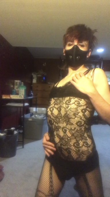 2 pic. https://t.co/d2iluOBumn hi you guys are letting me flop? I promise I’ll work harder #onlyfans