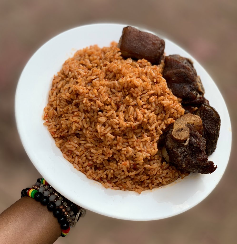 TheLotaChukwu's tweet photo. Since both photos blew up, “this or that????” is only appropriate. 

Retweet for jollof.      Like for fried rice https://t.co/zy8C1cAB1D