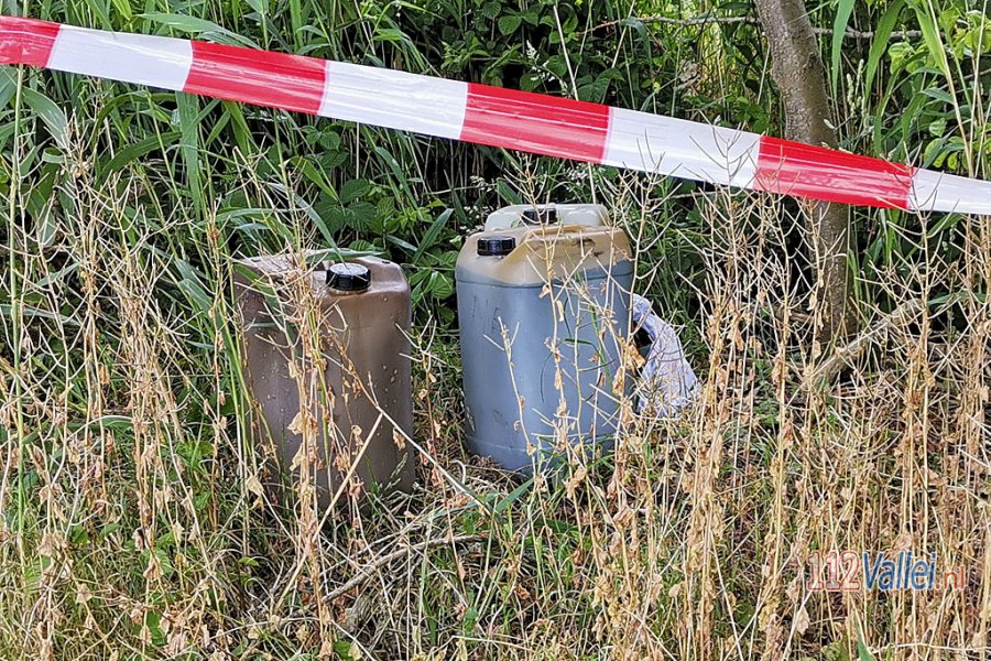 Vaten aangetroffen in berm van buitengebied in #Bennekom. 112Vallei.