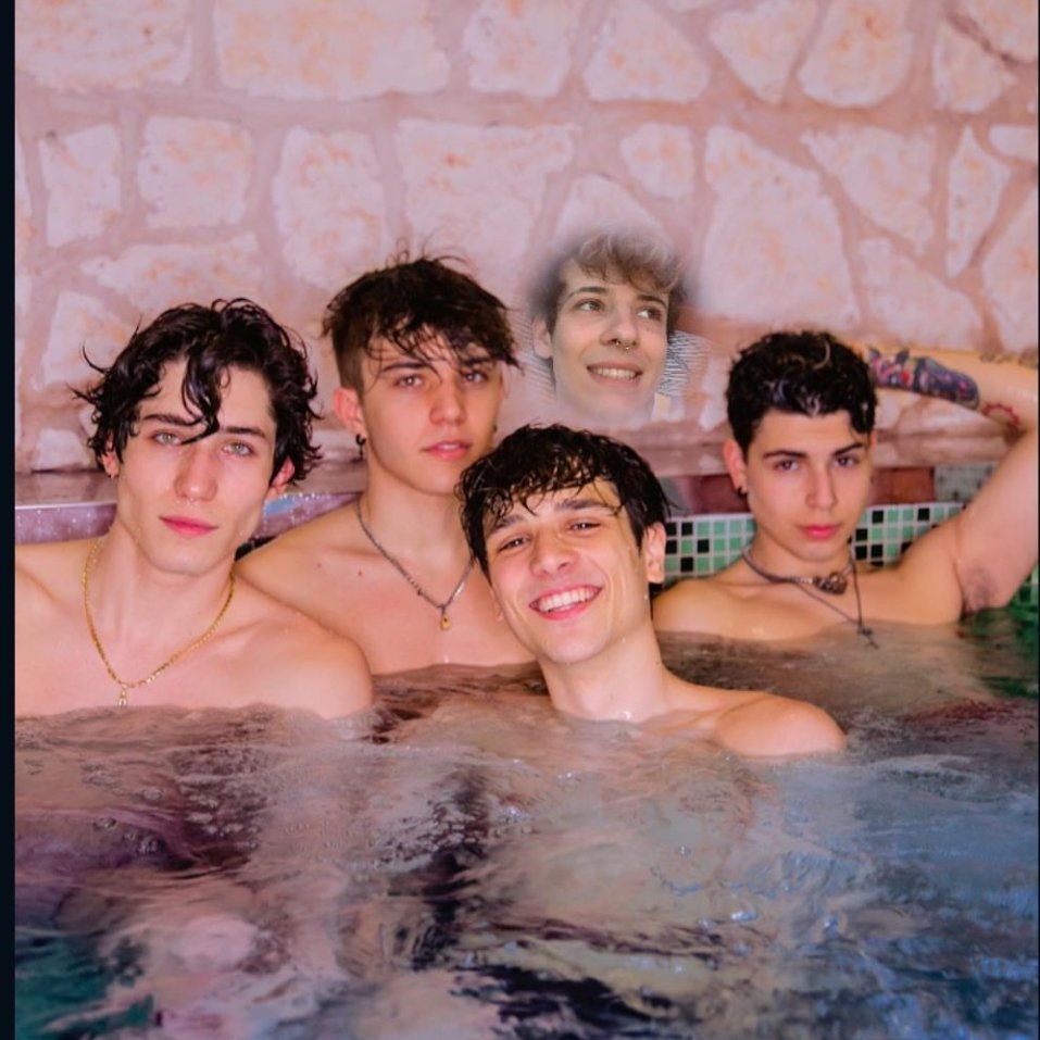 PiercingTanche's tweet photo. Questo si che è bello ahahah https://t.co/gNez1bNSbU