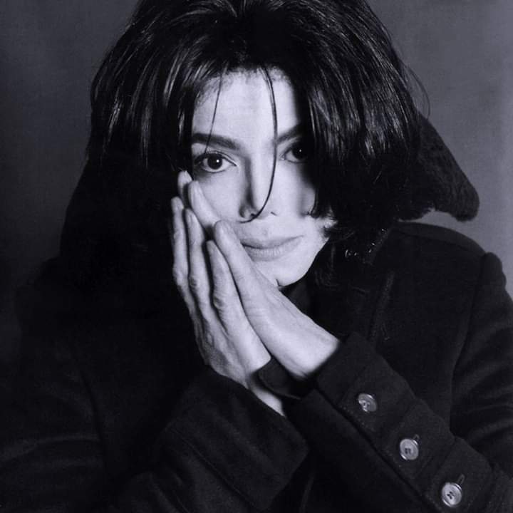 niktecita___'s tweet photo. Michael Jackson fue humillado, torturado, reprimido durante bastantes años, lo hicieron parecer un pedófilo y violador, pero ahora todos se dan cuenta que siempre fue inocente y que lo único que quería era cambiar el mundo. #Anonymous #MichaelJackson https://t.co/ijl7245zcq
