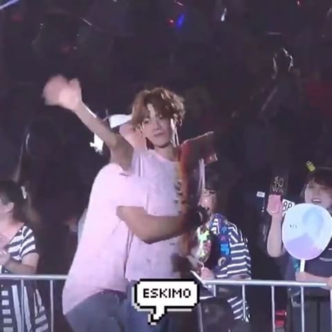 bestofbyunbaek's tweet photo. baekhyunee is so loved ☺️❤️ https://t.co/qORE2NT8cr