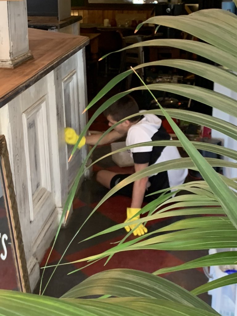 Decorations coming along for re-opening... 

#Brighton #Pub #CovidClean