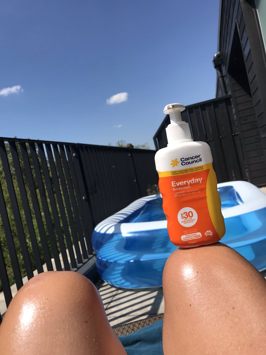 TOWIWoolwich's tweet image. Work/life balance. With excellent @CancerCouncilOz 30+ sunscreen. It’s Australian so you know it’s good. #sunsmart #slipslopslap