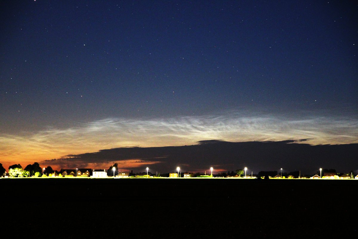 Noctilucent clouds looking NNW from Boston, Lincolnshire UK 01:09 BST 01.06.2020

@StormHour @ThePhotoHour @metoffice @LincsSkies #nlc #noctilucentclouds #nlc2020 #thenightsky