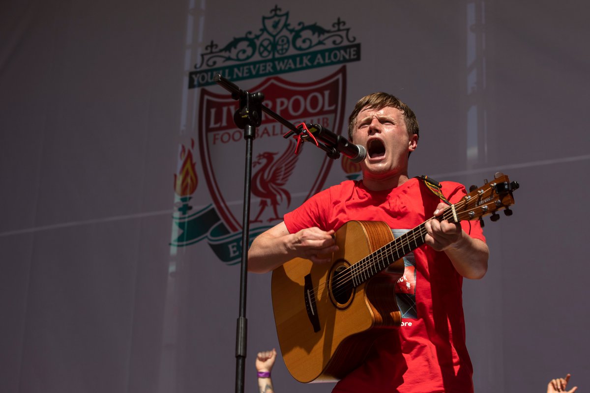 LFC's tweet photo. What an afternoon in Madrid that was... 😍🎶 https://t.co/z1n2OTttAU