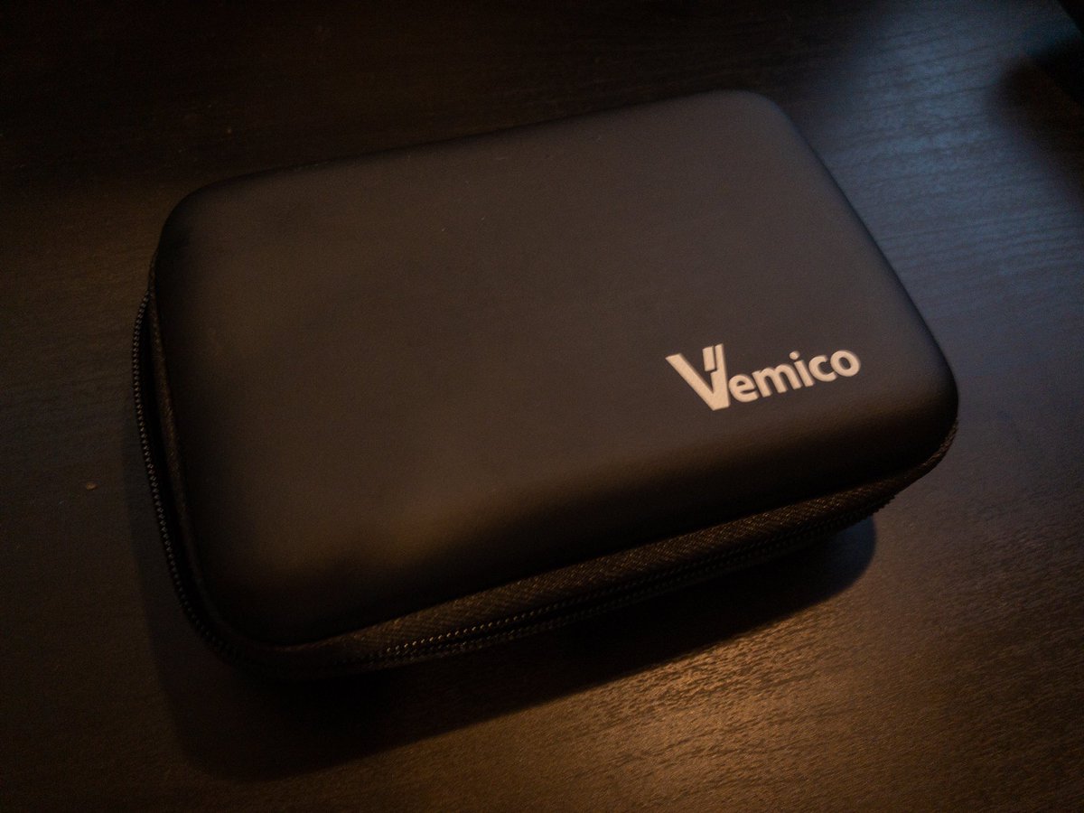 1mm_r's tweet photo. Vemico NP-W126互換バッテリーがきた！

オレンジっていうのもまた可愛い。笑
バッテリーがオレンジで
黒ボディとかには見やすい印象。
暗いところでバッテリー交換する夜の街やLIVE撮影する人にはいいかも！

純正は１つで３倍くらいの値段がするので
予備バッテリーとして欲しい人にオススメかも！ https://t.co/5C6yHKl3K4