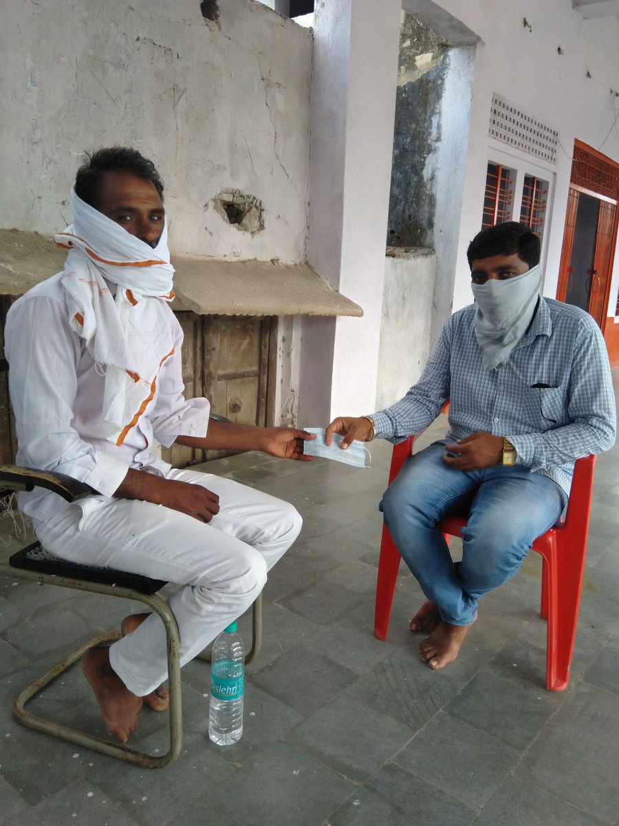harisinghBJP4's tweet photo. ‘@Bjom4Rajasthan #Covid19 जन सेवा अभियान तहत मोदी सरकार के ऐतिहासिक 01 वर्ष पूर्ण होने के उपलक्ष्य में आज #BJOM सवाई माधोपुर की और से जरूरत मंद लोगों को मास्क वितरित कर कार्यक्रम की शुरुआत की ।
@DrSatishPoonia @ombhadanabjp
#Bjom4Rajasthan https://t.co/t6PuxPokSl