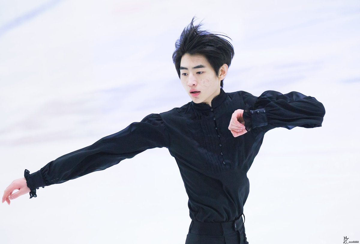 a thread of 박성훈's figure skating performances, because everyone needs to know how talented our boy is!