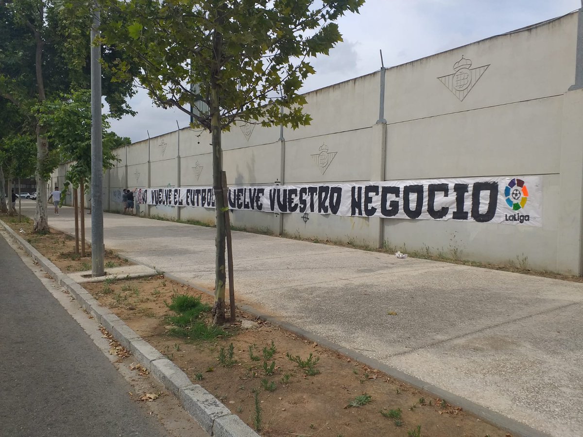NO VU€LV€ €L FÚTBOL, VU€LV€ VU€STRO N€GOCIO.

#NoEsFutbolEsLaLiga