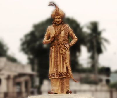 Krishnadevaraya planned for an invasion of Kalinga, but the Gajapati Emperor, Prataparudra, was made privy to this plan. Prataparudra formulated his own plan to defeat Krishandevaraya and the Vijayanagara Empire.