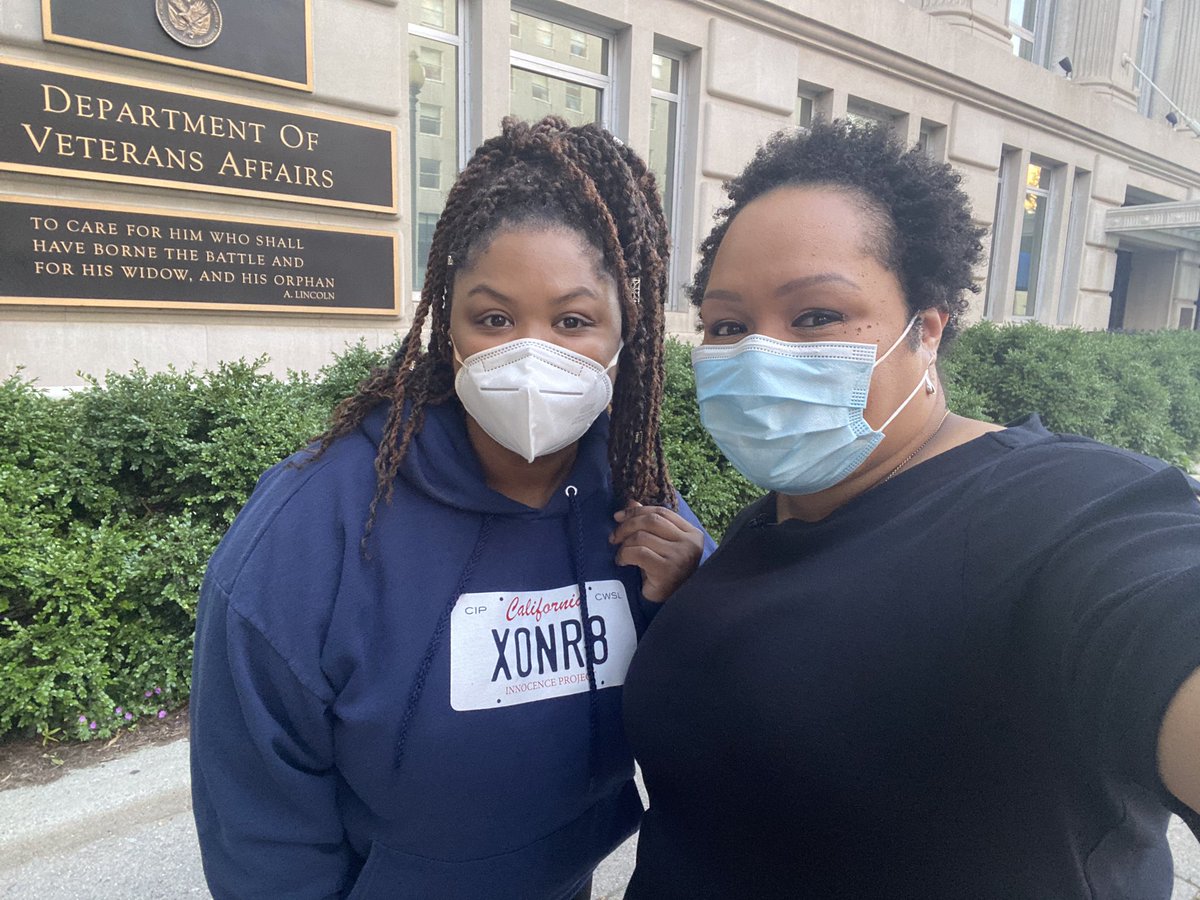 . @Nettaaaaaaaa, a prominent Ferguson protester, said she came to the WH protests bc she is hopeful that if enough people stand up, we can live in a world where black people aren’t killed by police. She added coronavirus didn’t stop her bc policing is a matter of life & death.