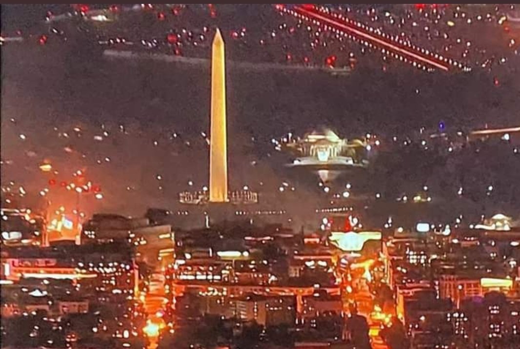 Gaelnavadiaz1's tweet photo. Después de esta noche Estados Unidos nunca volverá a ser igual.
Después de esto espero que la gente de ahi entienda que todos somos iguales sin excepción alguna.
#whitehouse #Anonymous #JusticeForGeorgeFloyd https://t.co/Yivx4weptI