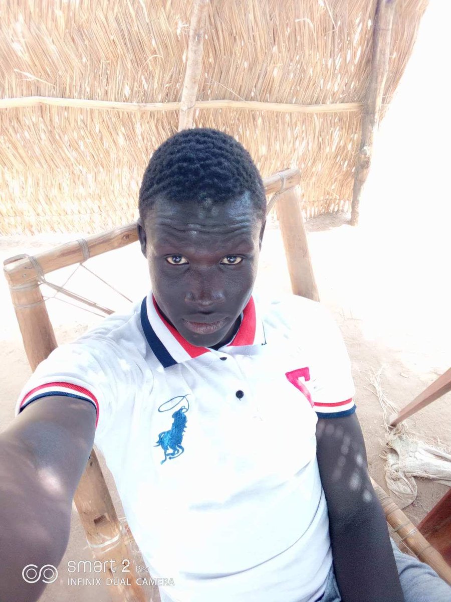 Ella after cracking my brain to send you morning romantic SMS of 250 words and you reply with "lol" my God will lol your career

Between ladies with make-up and men with starched clothes, who runs faster when its about to rain.