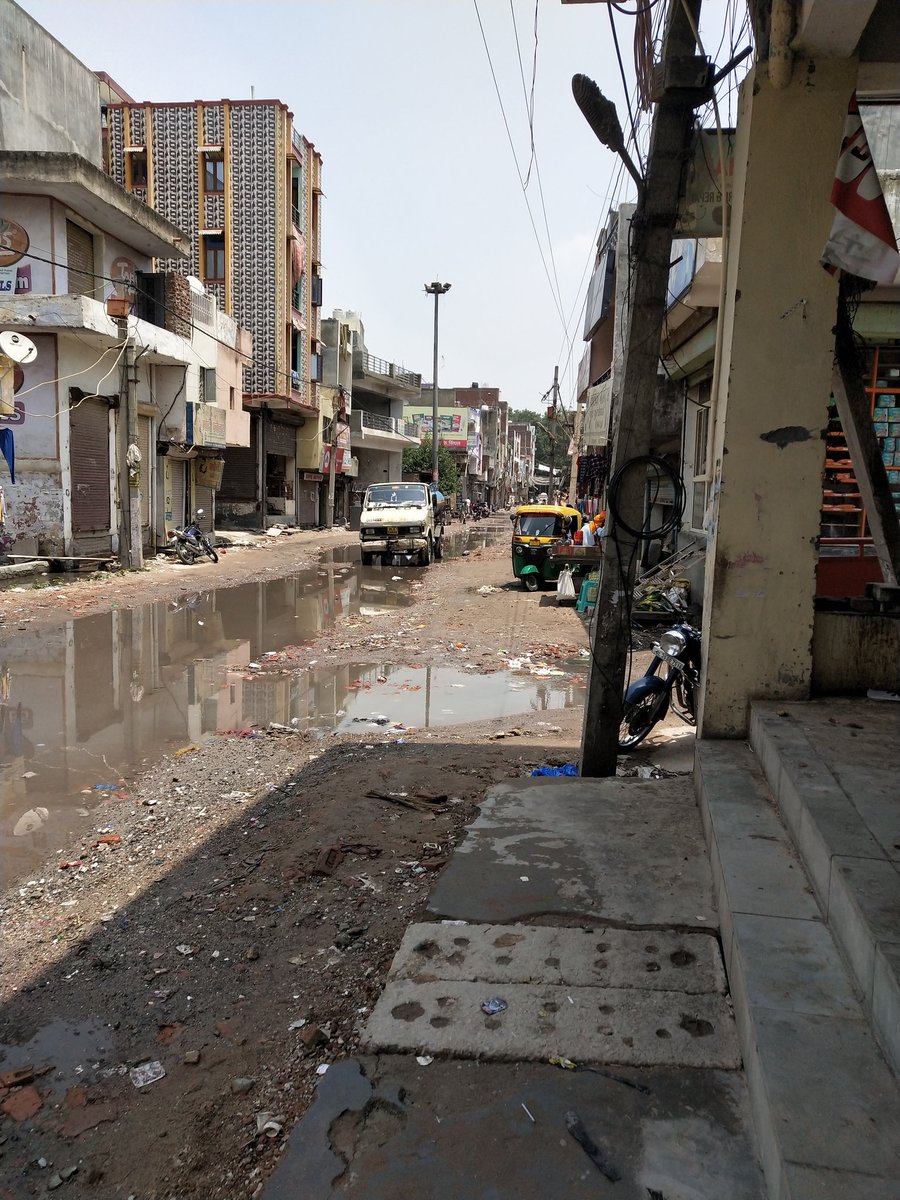 Deepak053058710's tweet photo. #Sangam Vihar vidhan sabha MLA #Dinesh Mohaniya MP #Ramesh bidhuri 6 saal sy ye hi halat h koyi h dekh ney wala ya #aatm nirbhar rhna h @PMOIndia @ArvindKejriwal @DrKumarVishwas @RahulGandhi Ye h mere Delhi mere jaan https://t.co/L8elrciYTH